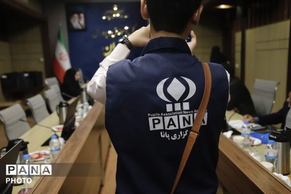 تجلیل مدیرکل آموزش و پرورش شهر تهران از مدیران سازمان دانش‌آموزی مناطق و مسئولان خبرگزاری پانا