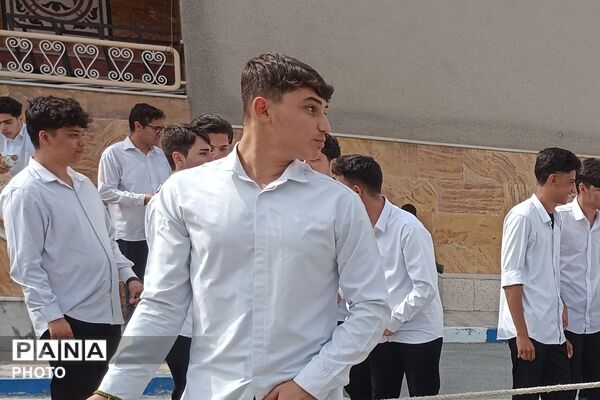 رقابت پرهیجان طناب‌کشی در بهارستان دو