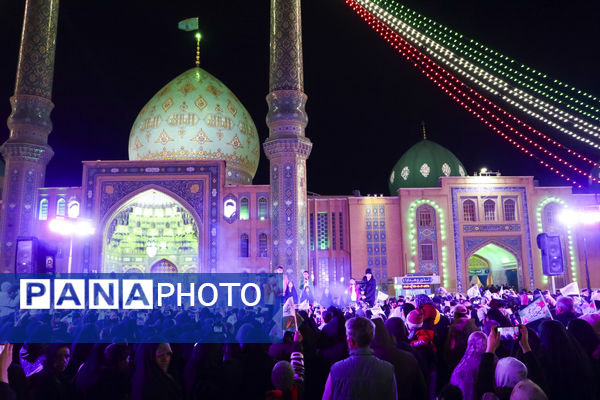 همخوانی سرود «سلام یا مهدی» با حضور ابوذر روحی در مسجد جمکران