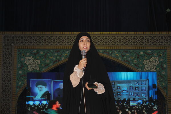 حضور پررنگ دانش‌آموزان دختر در آیین فاطمیون کرمان