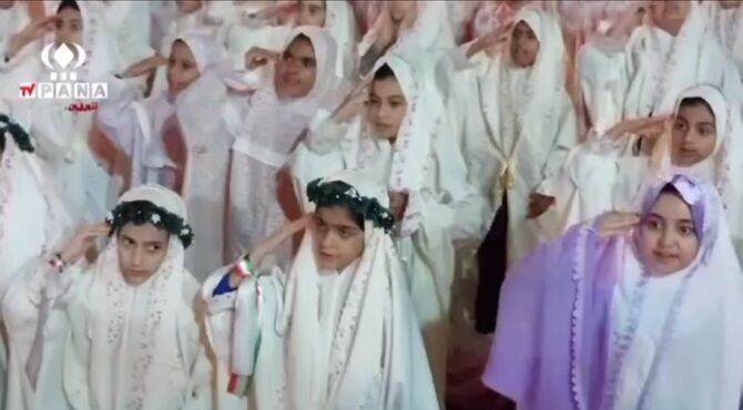 برگزاری جشن تکلیف دختران در میدان نبرد 