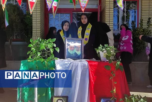 مراسم چهل وششمین سالگرد انقلاب اسلامی در دبیرستان فرهنگ مرحوم فخرایی