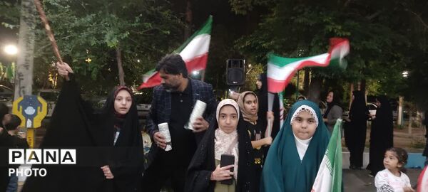 برپایی موکب رهبری و بازسازی نقشه تنگه هرمز در پارک آزادشهر یزد