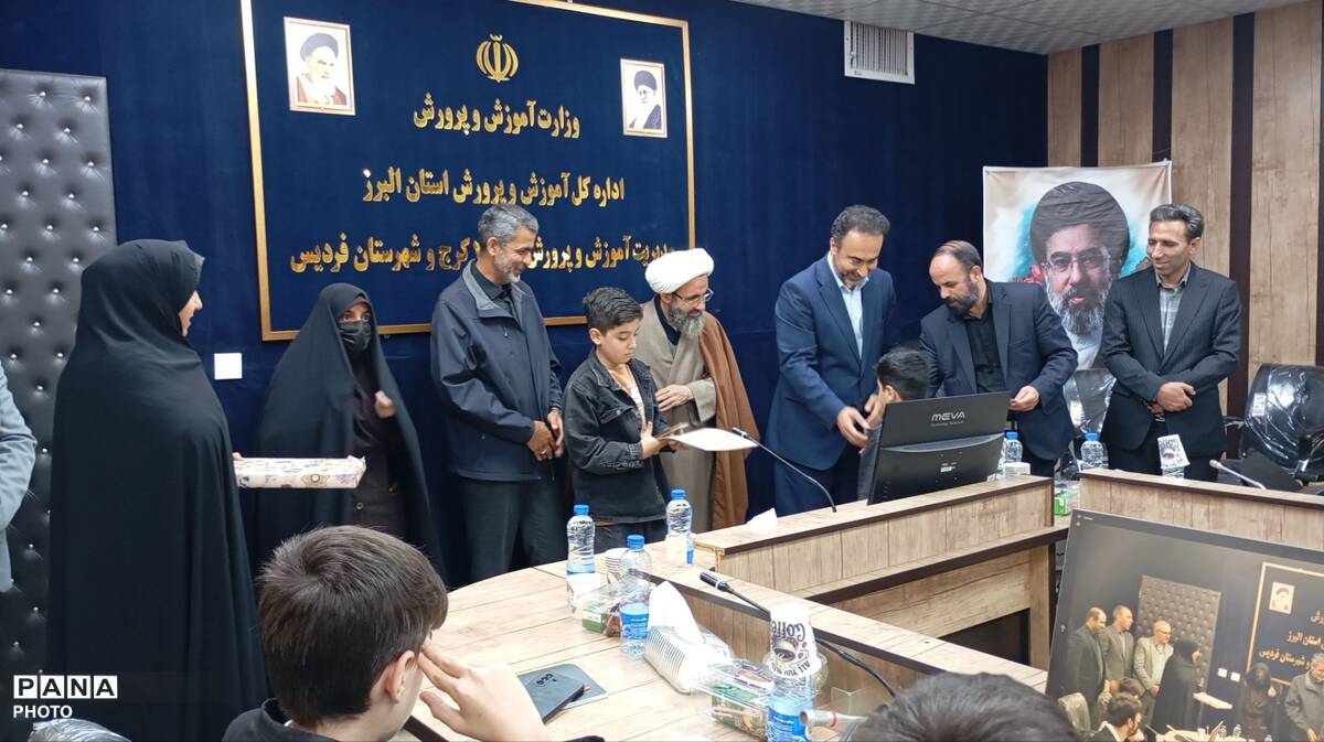 مراسم تجلیل از فرزندان دانش آموزان شهدای جنگ رمضان
