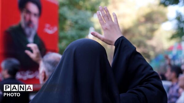 مراسم تشییع پیکر مطهر شهیدان مصطفی امینی و عبدالحسین شیخ‌کوپایی در اصفهان