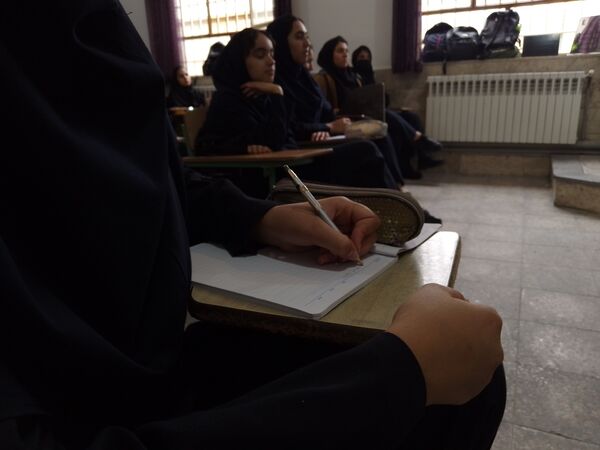 برگزاری جلسه مشاوره تحصیلی در دبیرستان دخترانه رفعت