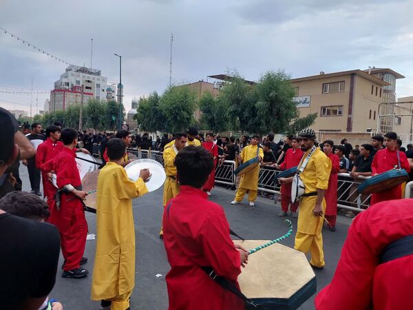 استقبال عزاداران حسینی از کاروان نمادین اسرای کربلا در قم