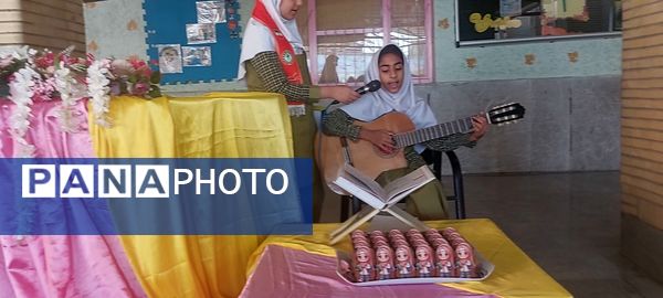 جشن روز دانش‌آموز در مدرسه شاهد حضرت معصومه(س)
