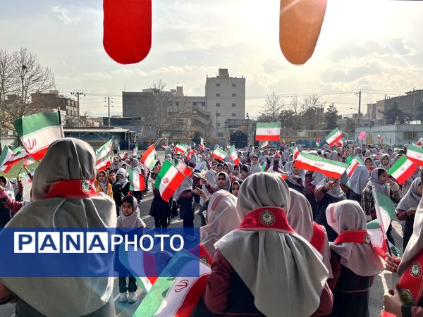 جشن با شکوه دهه فجر در دبستان صدف