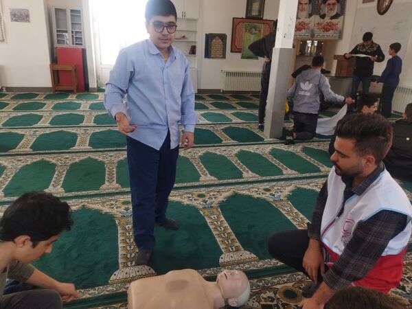 برگزاری سومین جلسه طرح دادرس در محل نمازخانه دبیرستان نمونه دانش
