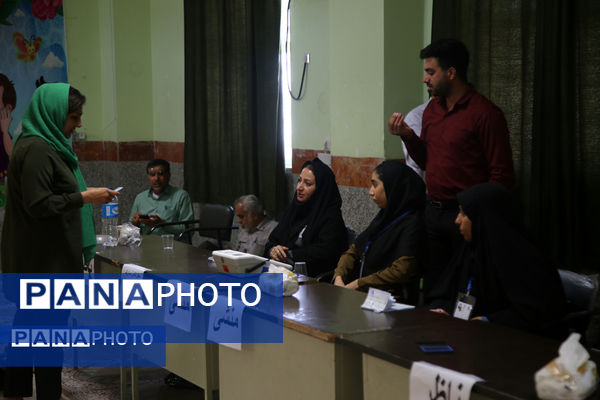 حضور پرشور مردم شهر اهرم در چهاردهمین دوره انتخابات ریاست جمهوری