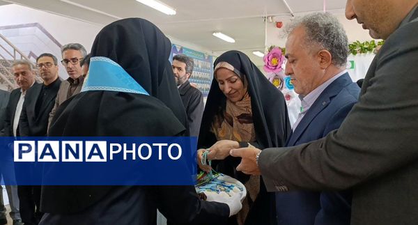 بازدید مدیرکل امور شاهد وزارت آموزش و پرورش از دبیرستان شاهد زینبه