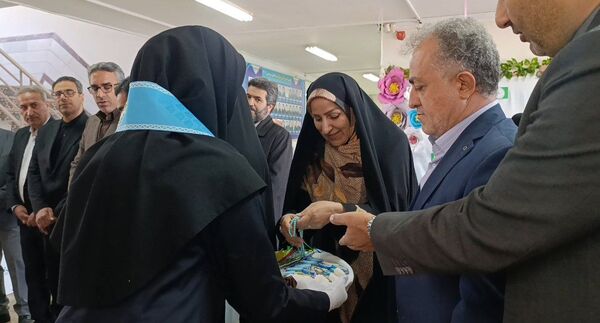 بازدید مدیرکل امور شاهد وزارت آموزش و پرورش از دبیرستان شاهد زینبه