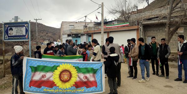 حضور پرشور دانش‌آموزان مدرسه فردوسی سرمازه در راهپیمایی ۲۲ بهمن