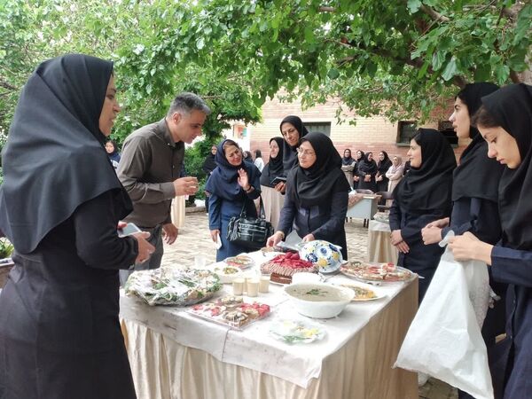 جشنواره صبحانه سالم در هنرستان موفقیان شهرستان نظرآباد