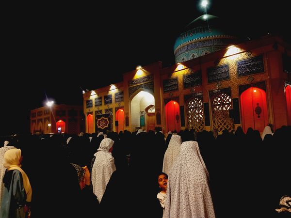 برپایی نماز جماعت در آرامگاه شهید مدرس 