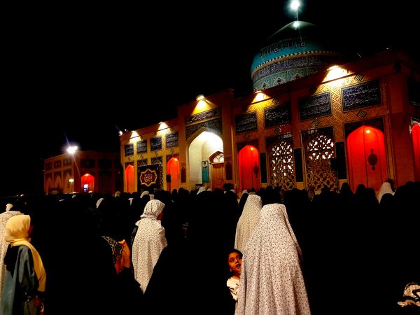برپایی نماز جماعت در آرامگاه شهید مدرس 