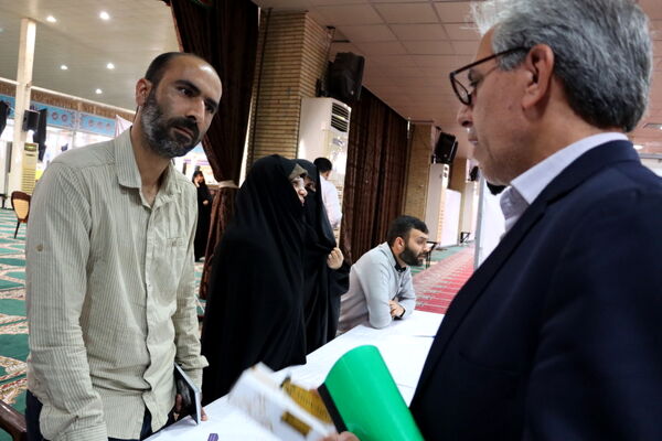 میز خدمت اداره کل آموزش و پرورش استان بوشهر در مصلی نماز جمعه بوشهر