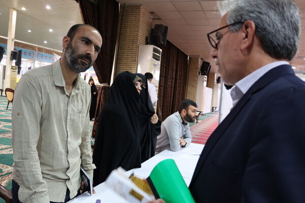 میز خدمت اداره کل آموزش و پرورش استان بوشهر در مصلی نماز جمعه بوشهر