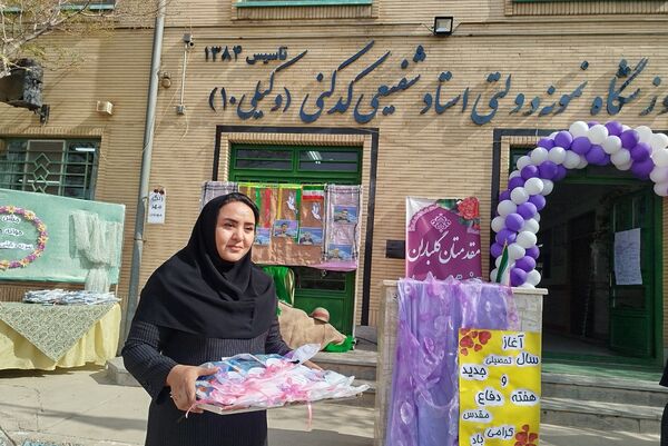جشن ماه مهرومدرسه دردبیرستان وکیلی ۱۰نیشابور