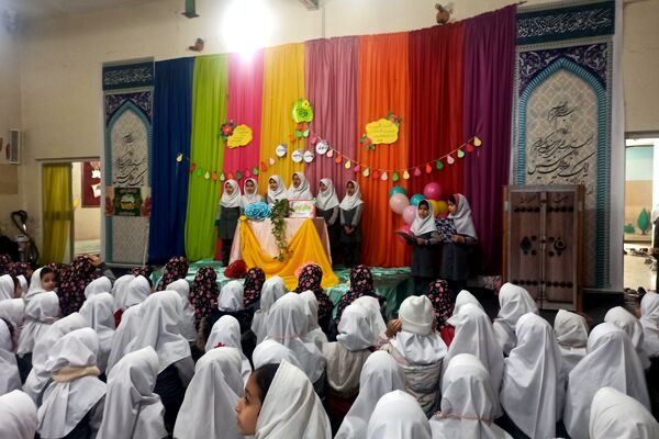 برگزاری جشن روز مادر در دبستان ایمان رباط‌کریم