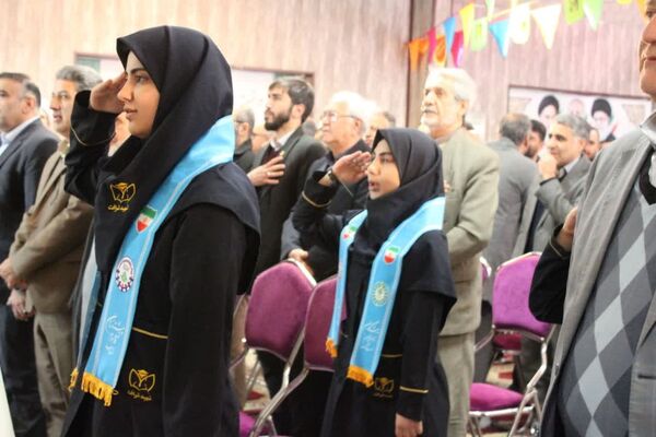 آئین متمرکز استانی نواختن زنگ انقلاب در دبیرستان دخترانه شرافت ناحیه ۱ کرج