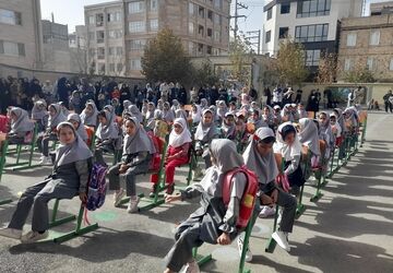 جشن شکوفه های دختران دبستان پورشهریاری