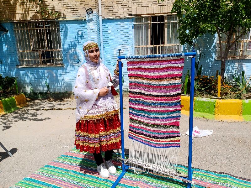 برپایی بازارچه درون‌مدرسه‌ای با هدف خوداتکایی در شیروان