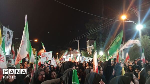 چراغ‌های پلدختر ۹۴ شب است که به عشق رهبری روشن می‌ماند