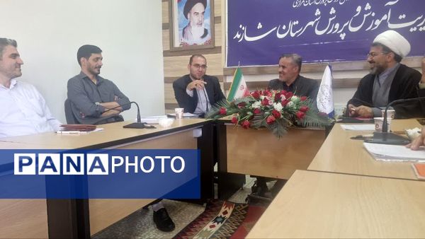 بازدید وزراتی از فعالیت‌های اجرا شده برنامه نماد در مدارس شازند 