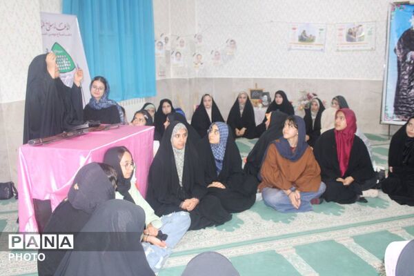  پاتوق دختران نوجوان مبارز شهرستان سملقان فضایی پر از عشق و دوستی و آگاهی