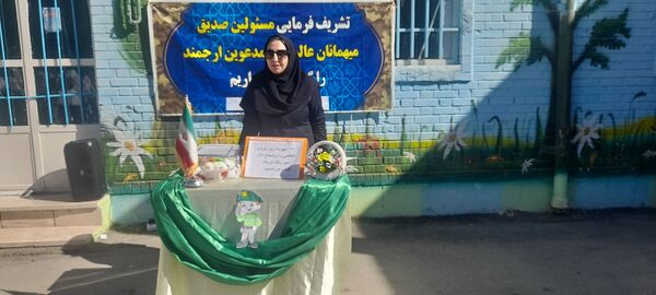 بازدید سبزپوشان نیروی انتظامی با دانش‌آموزان مدرسه ربابه هاشمیان یزدی