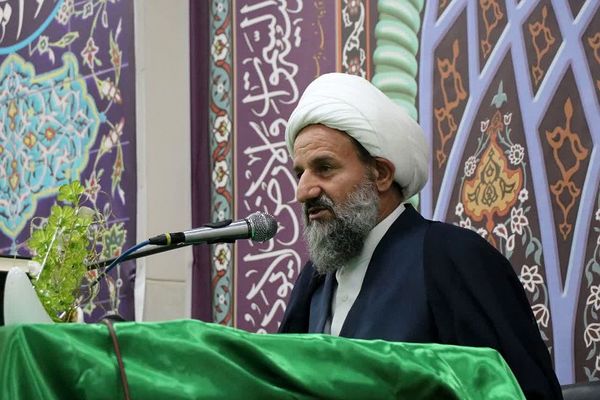 اقامه نماز جماعت، با شعار «مهر با مهُر» در مدرسه عترت قرچک