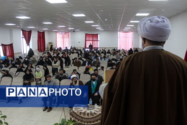 تقدیر از برگزیدگان مسابقات قرآن، عترت و نماز در گلوگاه 