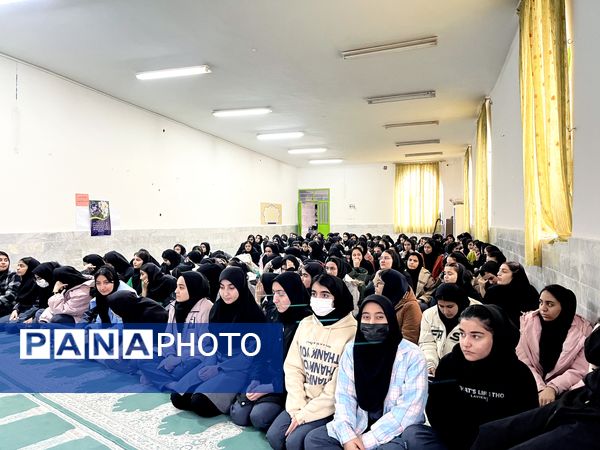 کارگاه آمادگی برای امتحانات نهایی در دبیرستان فاطمه الزهرا(س)