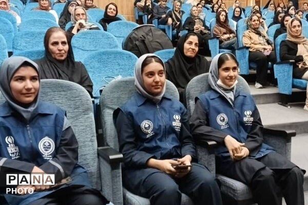 انتخابات انجمن اولیا و مربیان دبیرستان هدی در شهرستان قدس