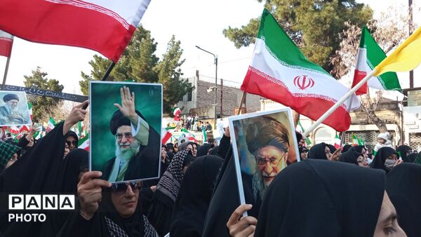 اجتماع بزرگ مردم نیشابور برای بیعت با سومین رهبر جمهوری اسلامی ایران 