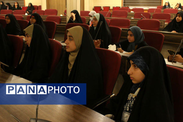 تقدیر از دانش‌آموزخبرنگاران برگزیده رویداد «فرزندان انقلاب» در قم