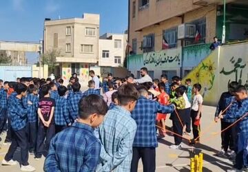 برنامه‌ های فرهنگی و بازی‌های های تپش کاروان مهر در مدارس ورامین