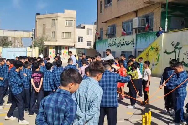 برنامه‌ های فرهنگی و بازی‌های های تپش کاروان مهر در مدارس ورامین