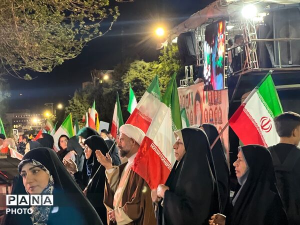 حضور حماسی مردم کرج در نود ودومین شب از تجمعات مردمی