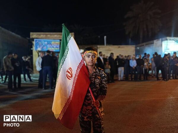 حضور پرشور مردم حاجی‌آباد در آیین‌ گرامیداشت شهدای انقلاب و دانش‌آموزان شجره طیبه