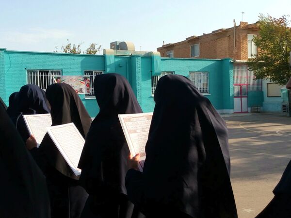 برگزاری مراسم ختم قرآن در دبیرستان دخترانه فاطمیه