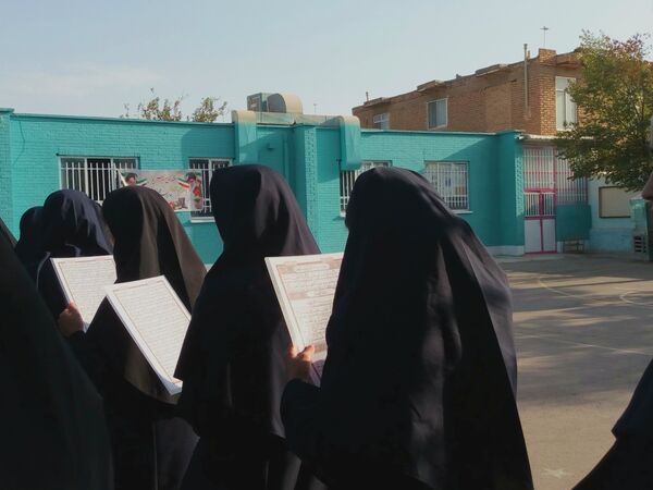 برگزاری مراسم ختم قرآن در دبیرستان دخترانه فاطمیه