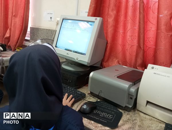 کلاس کامپیوتر ویژه دانش آموزان مدرسه ناهید نخودی 