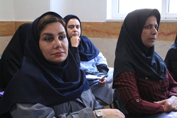  کارگاه دانش‌افزایی زبان انگیلیسی در دبیرستان‌ولایت بهارستان‌دو