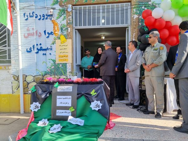 نواختن زنگ استکبار ستیزی و روز دانش آموز در دبیرستان نمونه دولتی مهرورزان خواف