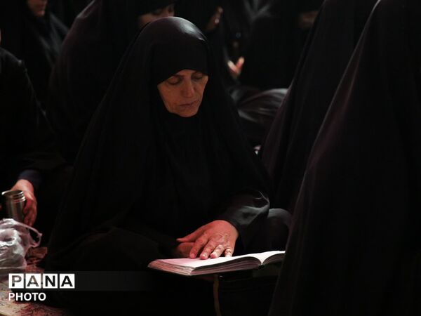 مراسم عزادای بانوان در حرم حضرت معصومه(س)