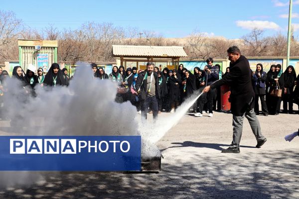 دومین روز اردوی آموزشی مربیان کاردان سازمان دانش‌آموزی آذربایجان شرقی