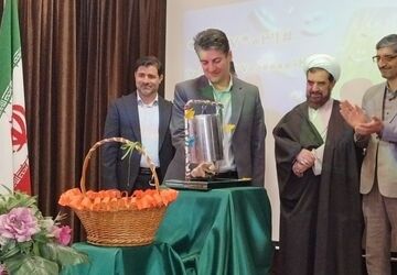 نواخته شدن زنگ استانی جشن نیکوکاری در دبستان بیرجندی اصفهان